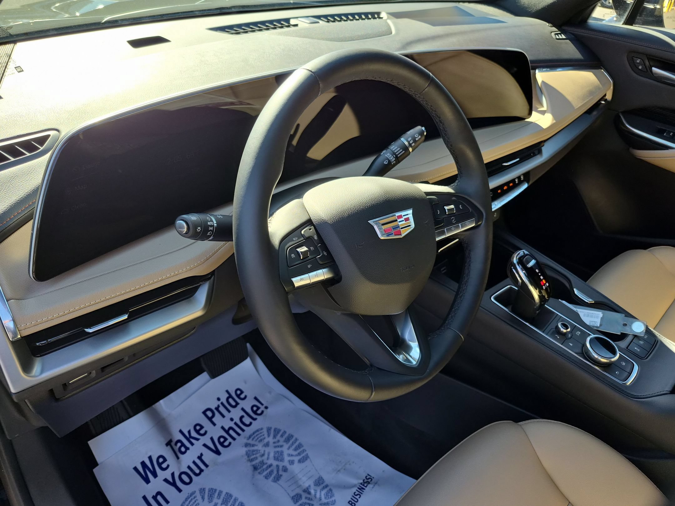 Certified 2024 Cadillac XT4 Luxury w/ Cold Weather Package FWD image 10