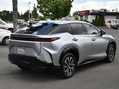 Used 2024 Lexus RZ 300e Premium image 8