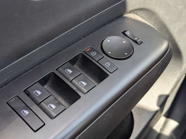 Used 2025 Hyundai Kona SEL AWD/4WD image 21
