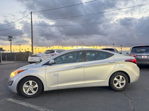 Used 2015 Hyundai Elantra SE image 3