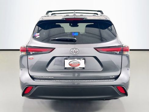 Used 2025 Toyota Highlander XLE FWD image 5