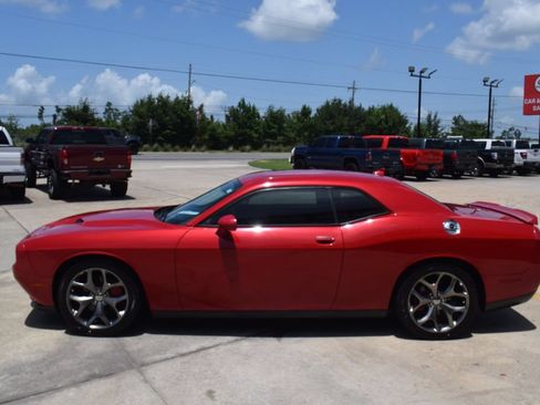Used 2015 Dodge Challenger SXT w/ Driver Convenience Group RWD image 6