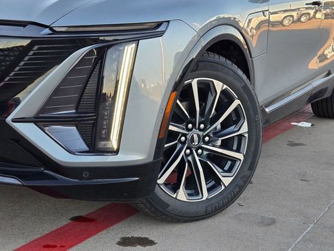 New 2026 Cadillac Lyriq Sport image 7