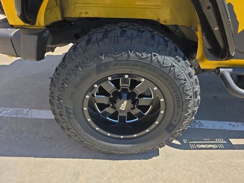 Used 2015 Jeep Wrangler Unlimited Sahara AWD/4WD image 30