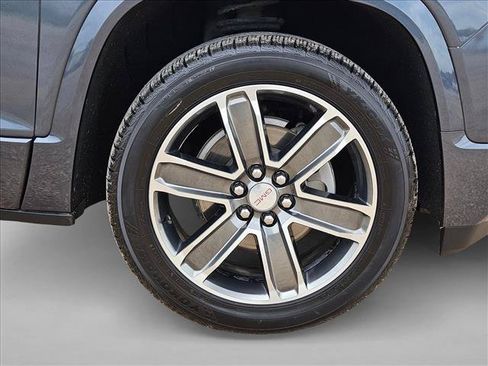 Used 2019 GMC Acadia Denali w/ Technology Package FWD image 23