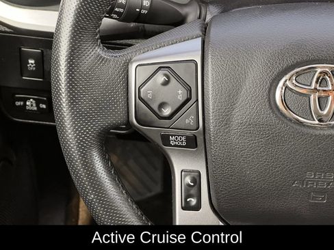 Used 2022 Toyota Tacoma TRD Off-Road image 16