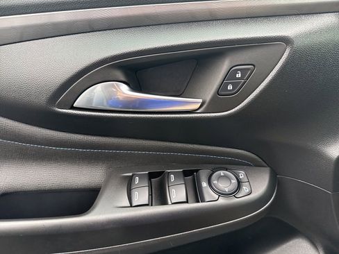 Certified 2025 Buick Envista Sport Touring image 19