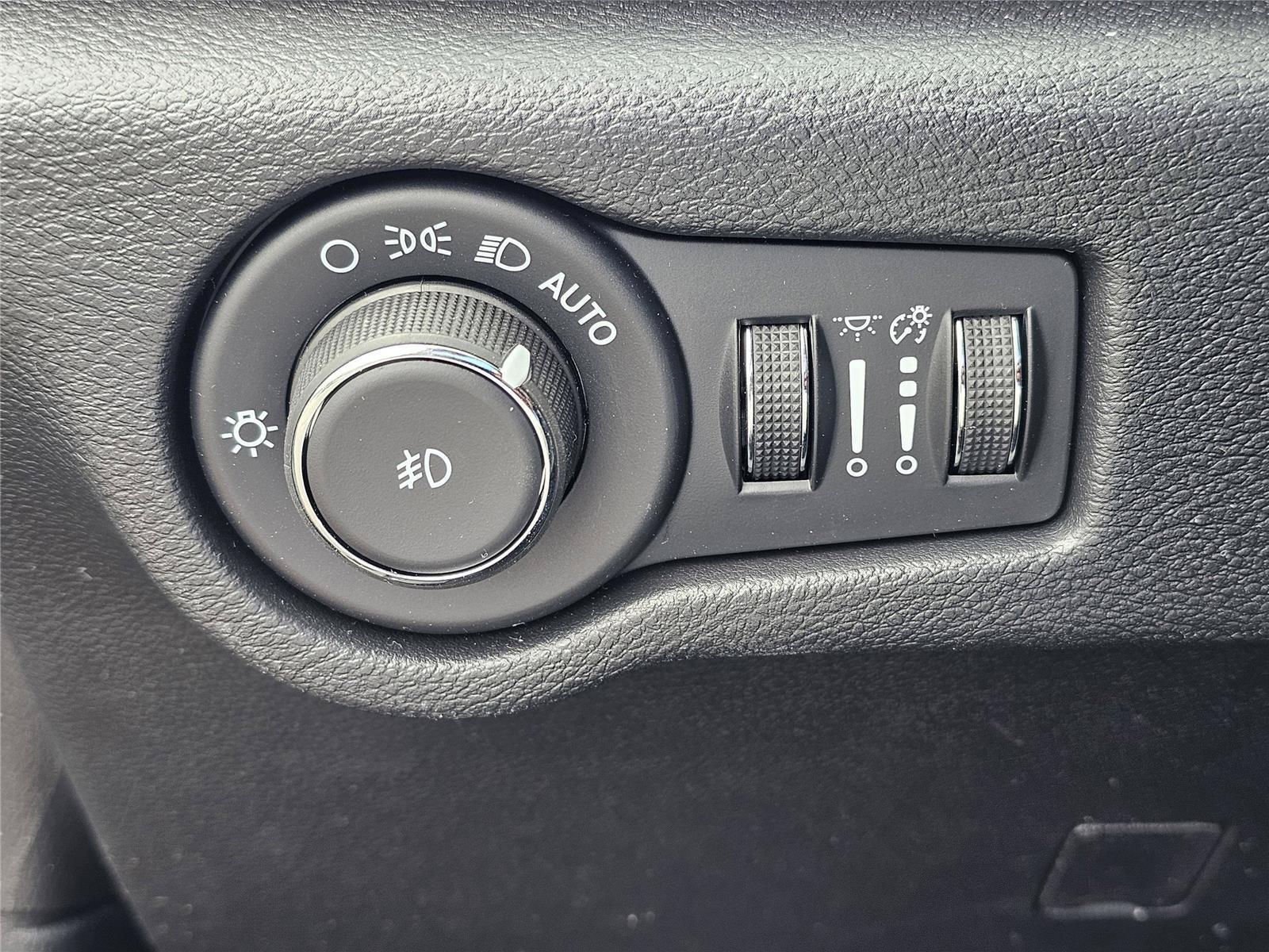 New 2026 Chrysler Pacifica Select FWD image 18