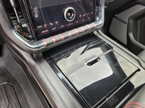 Used 2025 GMC Yukon AT4 Ultimate w/ LPO, Floor Liner Package AWD/4WD image 30