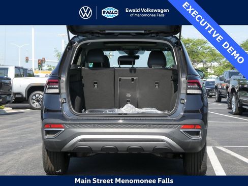 Used 2025 Volkswagen Taos SE image 30