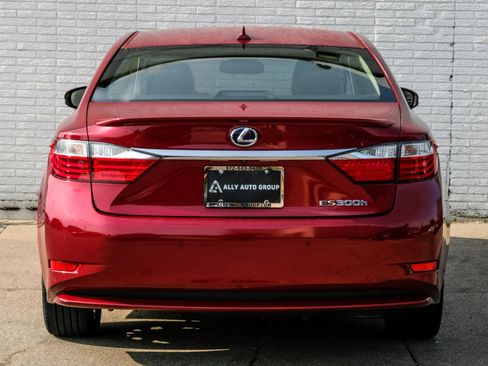 Used 2014 Lexus ES 300h w/ Luxury Package w/Bamboo Trim FWD image 9