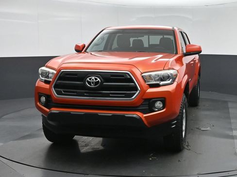 Used 2016 Toyota Tacoma SR5 w/ Towing Package RWD image 2