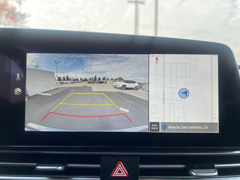 Used 2025 Hyundai Elantra SEL image 17