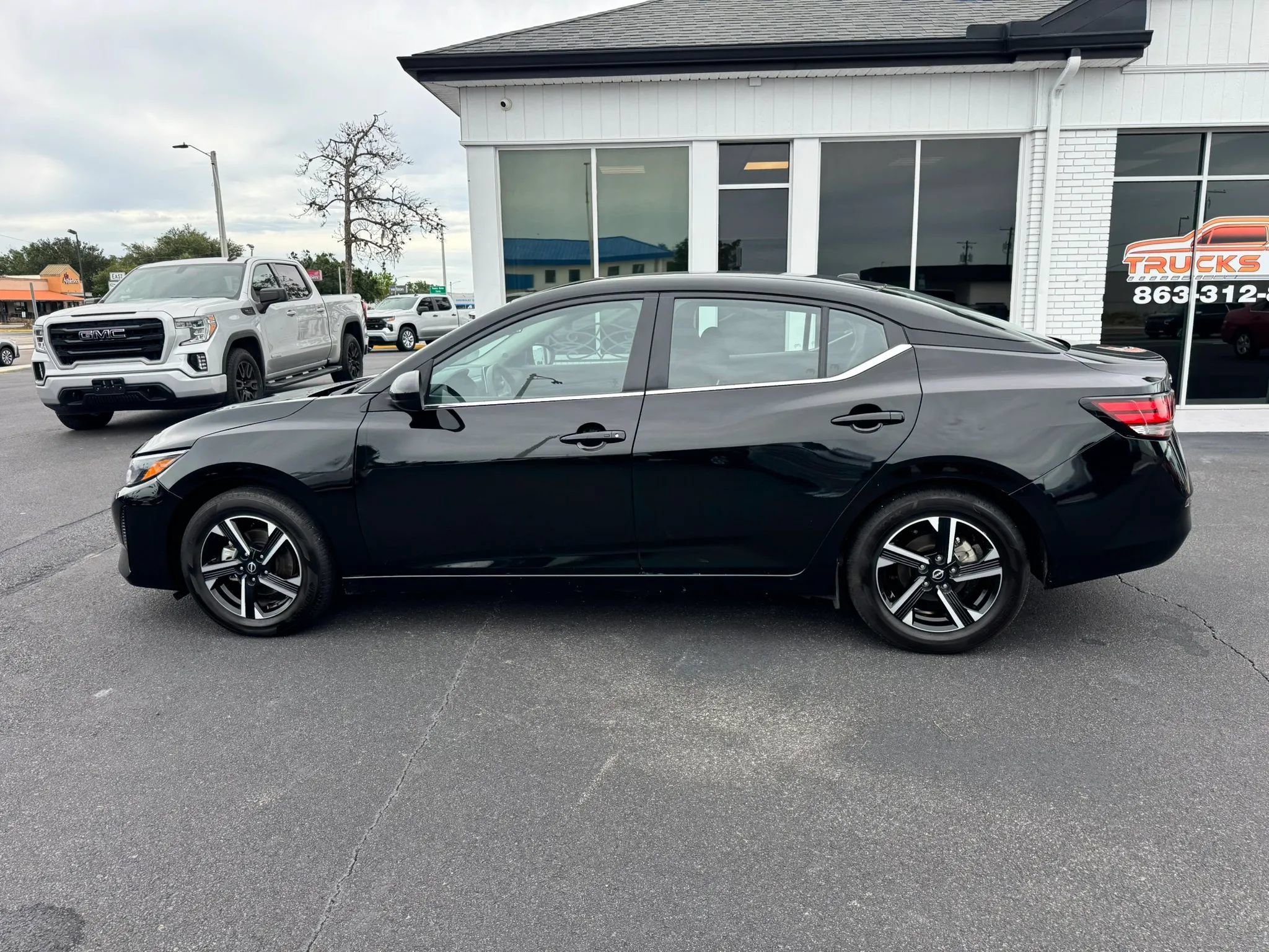 Used 2025 Nissan Sentra SV FWD image 4