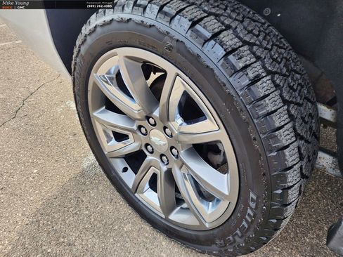 Used 2016 Chevrolet Suburban LTZ image 13