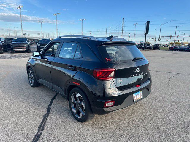 Used 2022 Hyundai Venue SEL FWD image 3