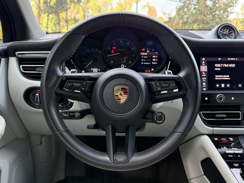 Certified 2023 Porsche Macan Turbo image 15