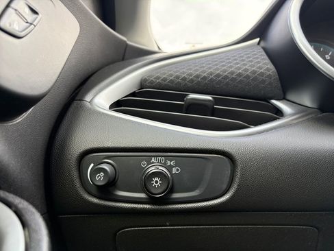 Used 2025 Chevrolet Malibu LT image 4