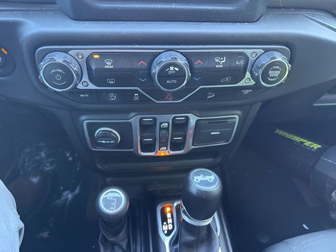 Used 2018 Jeep Wrangler Unlimited Sport S image 12