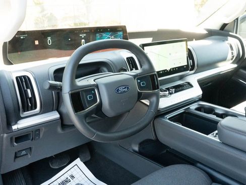 Used 2025 Ford Expedition Max Active RWD image 23