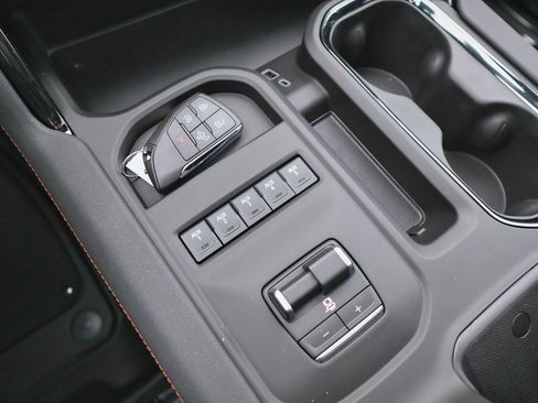 New 2026 GMC Sierra 2500 AT4 w/ AT4 Premium Plus Package image 24