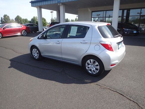 Used 2012 Toyota Yaris LE FWD image 3