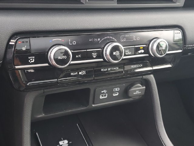 Used 2025 Honda Pilot Touring image 27