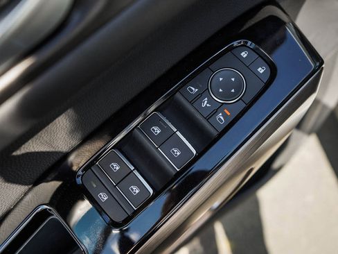 New 2025 Nissan Pathfinder Platinum image 18