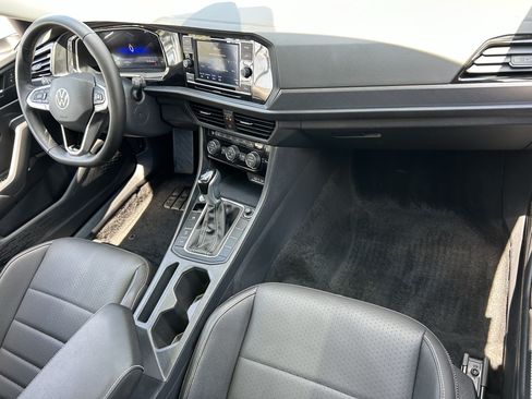 Used 2024 Volkswagen Jetta SE FWD image 10