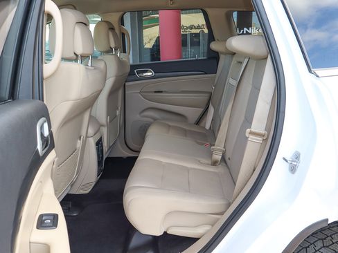 Used 2022 Jeep Grand Cherokee Laredo E w/ Security & Convenience Group image 8