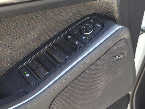 Used 2025 Lexus GX 550 w/ Accessory Package (2T) AWD/4WD image 16
