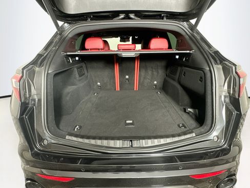 Used 2022 Alfa Romeo Stelvio Veloce AWD/4WD image 31