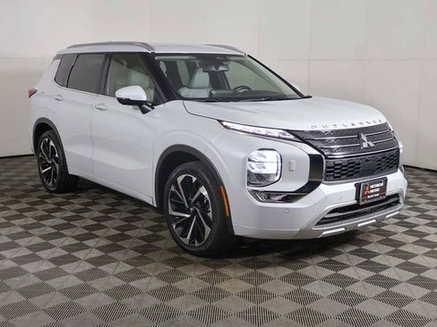 Used 2022 Mitsubishi Outlander SEL image 2