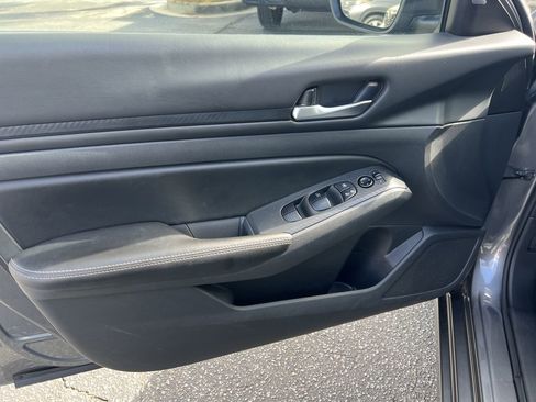 Used 2024 Nissan Altima 2.5 SV image 14