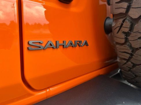 Used 2025 Jeep Wrangler Unlimited Sahara w/ Safety Group AWD/4WD image 35