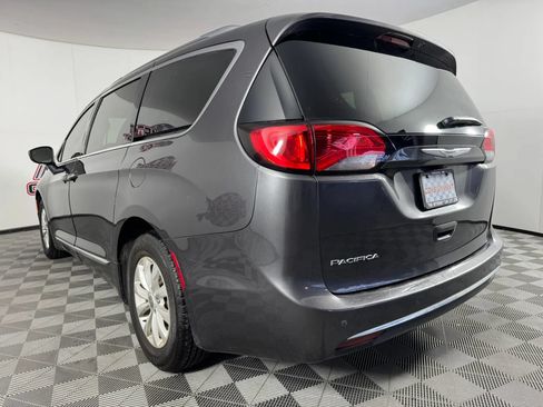 Used 2019 Chrysler Pacifica Touring-L FWD image 26