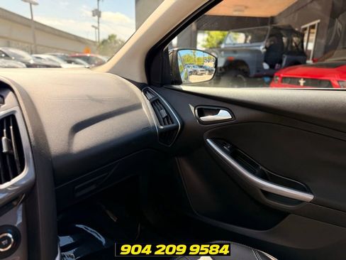 Used 2014 Ford Focus Titanium FWD image 19