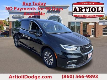 Used 2023 Chrysler Pacifica Touring-L