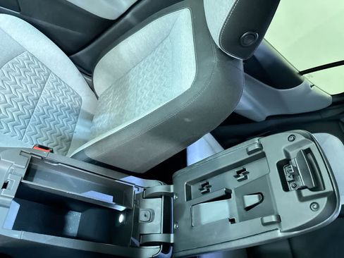 Used 2023 Chevrolet Equinox LS image 27