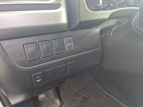 Used 2015 Toyota Highlander XLE AWD/4WD image 18