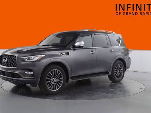 Used 2024 INFINITI QX80 Premium Select image 3