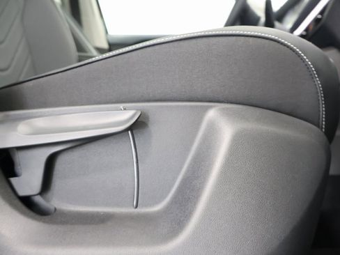 New 2025 Volkswagen Tiguan SE image 22