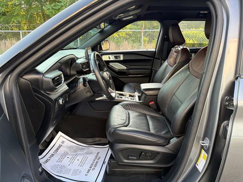 Used 2022 Ford Explorer Platinum w/ Equipment Group 601A AWD/4WD image 26