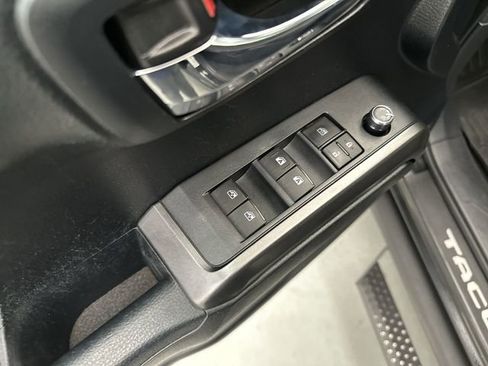 Used 2016 Toyota Tacoma TRD Sport w/ Premium & Technology Package AWD/4WD image 19
