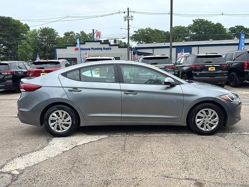 Used 2018 Hyundai Elantra SE FWD image 9