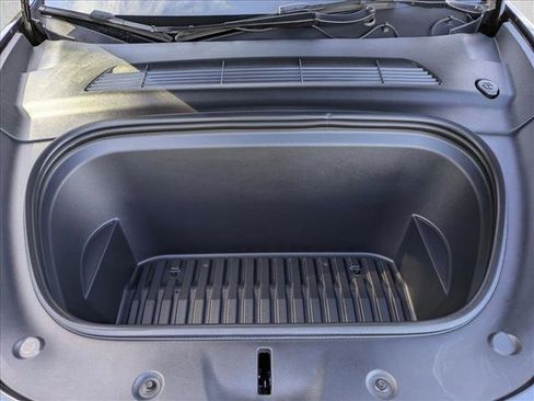 Used 2022 Tesla Model Y Long Range image 23