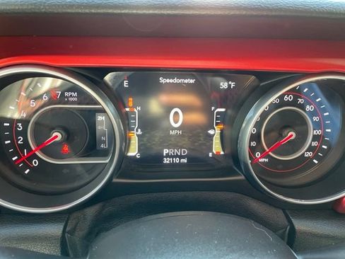 Used 2018 Jeep Wrangler Unlimited Rubicon w/ Dual Top Group AWD/4WD image 16
