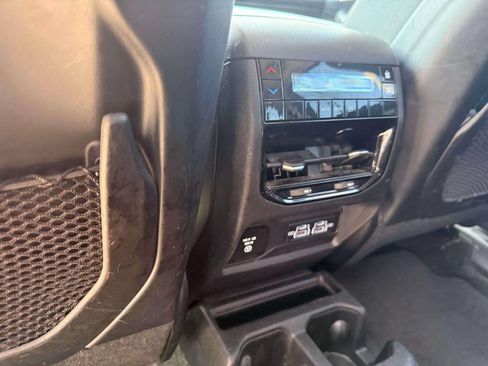 Used 2022 Jeep Grand Cherokee L Laredo w/ Luxury Tech Group I AWD/4WD image 15