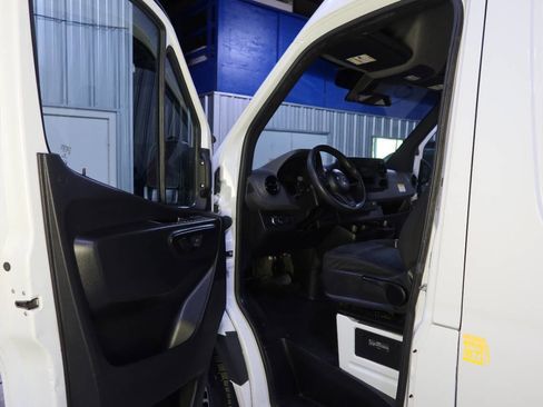 Used 2021 Mercedes-Benz Sprinter 2500 w/ Driver Convenience Package image 20