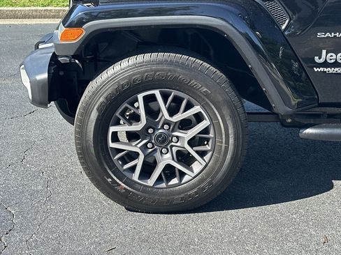 Used 2021 Jeep Wrangler Unlimited Sahara AWD/4WD image 11